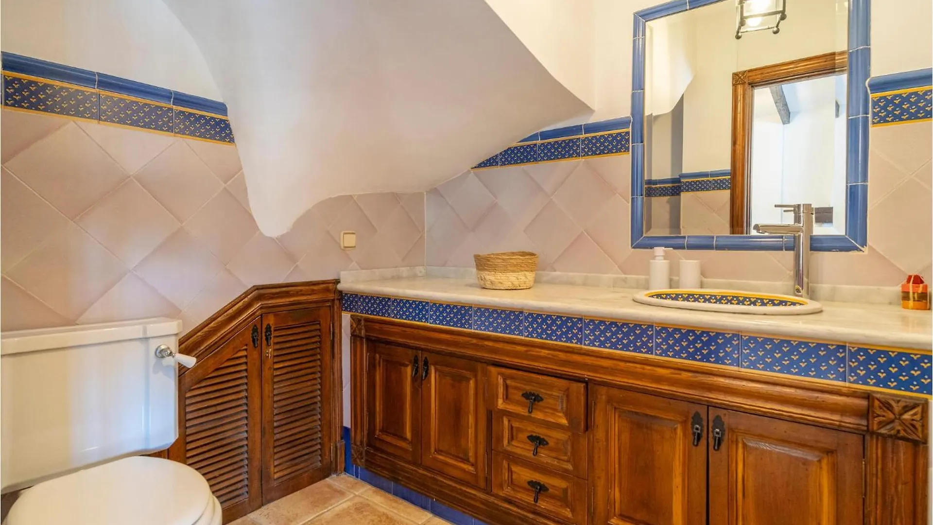 Amazing Home In Marbella With Kitchen Spanien