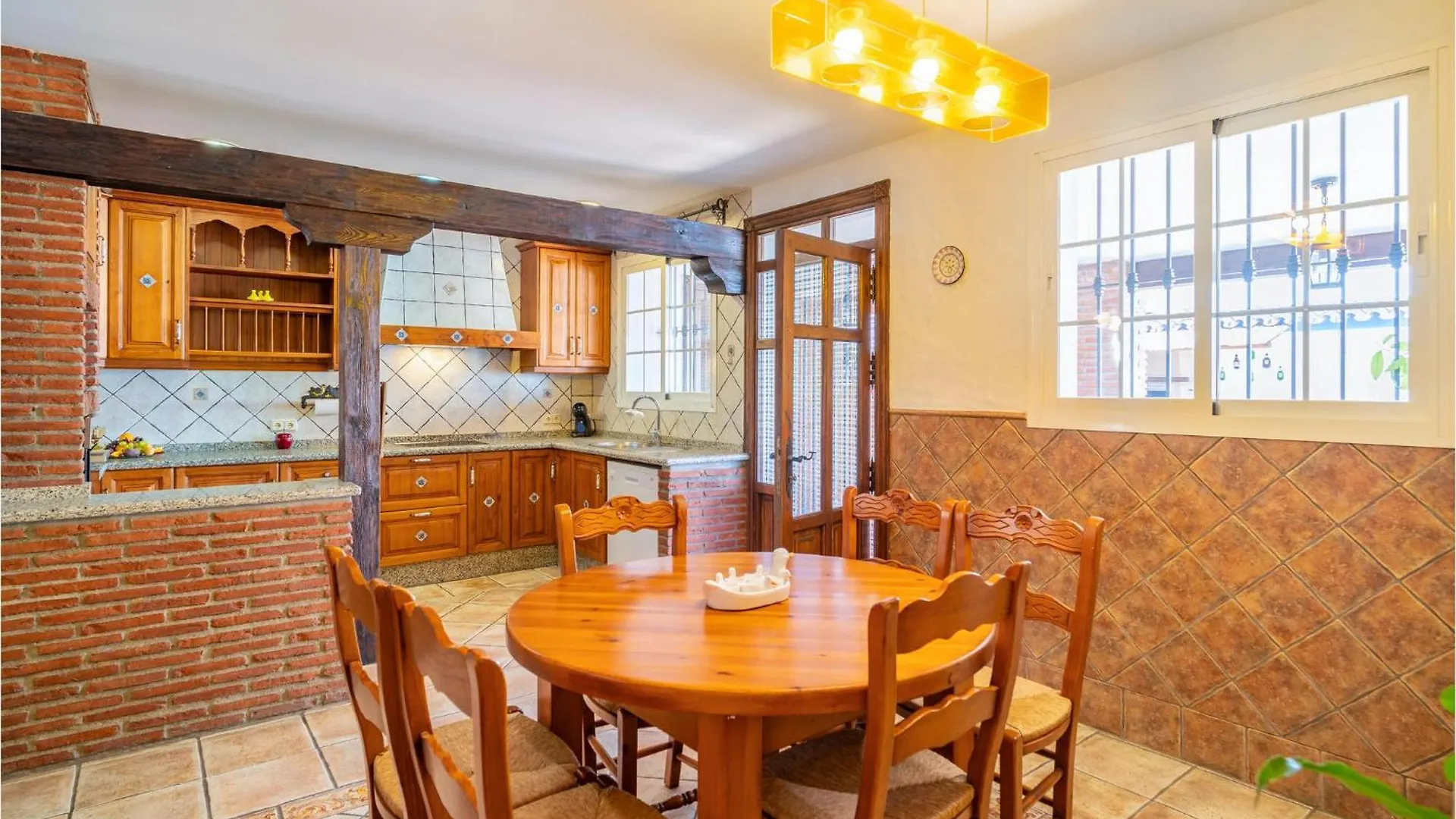 Amazing Home In Marbella With Kitchen Feriehus