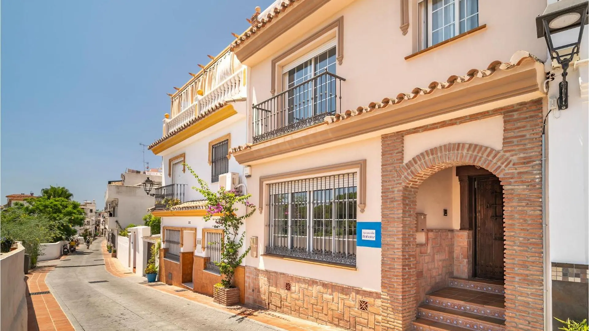 Amazing Home In Marbella With Kitchen location